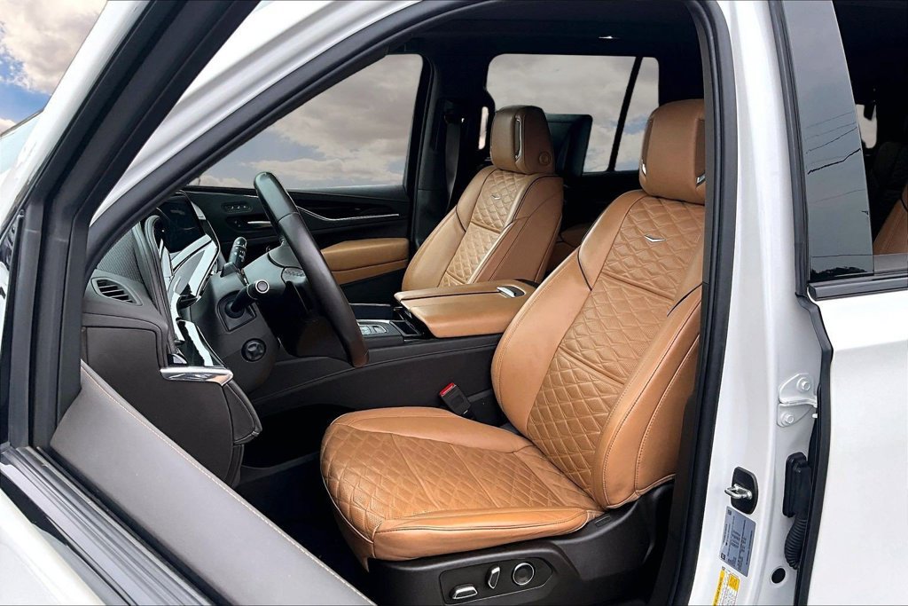 Used 2024 Cadillac Escalade Sport w/ LPO, ONYX Package AWD/4WD image 20