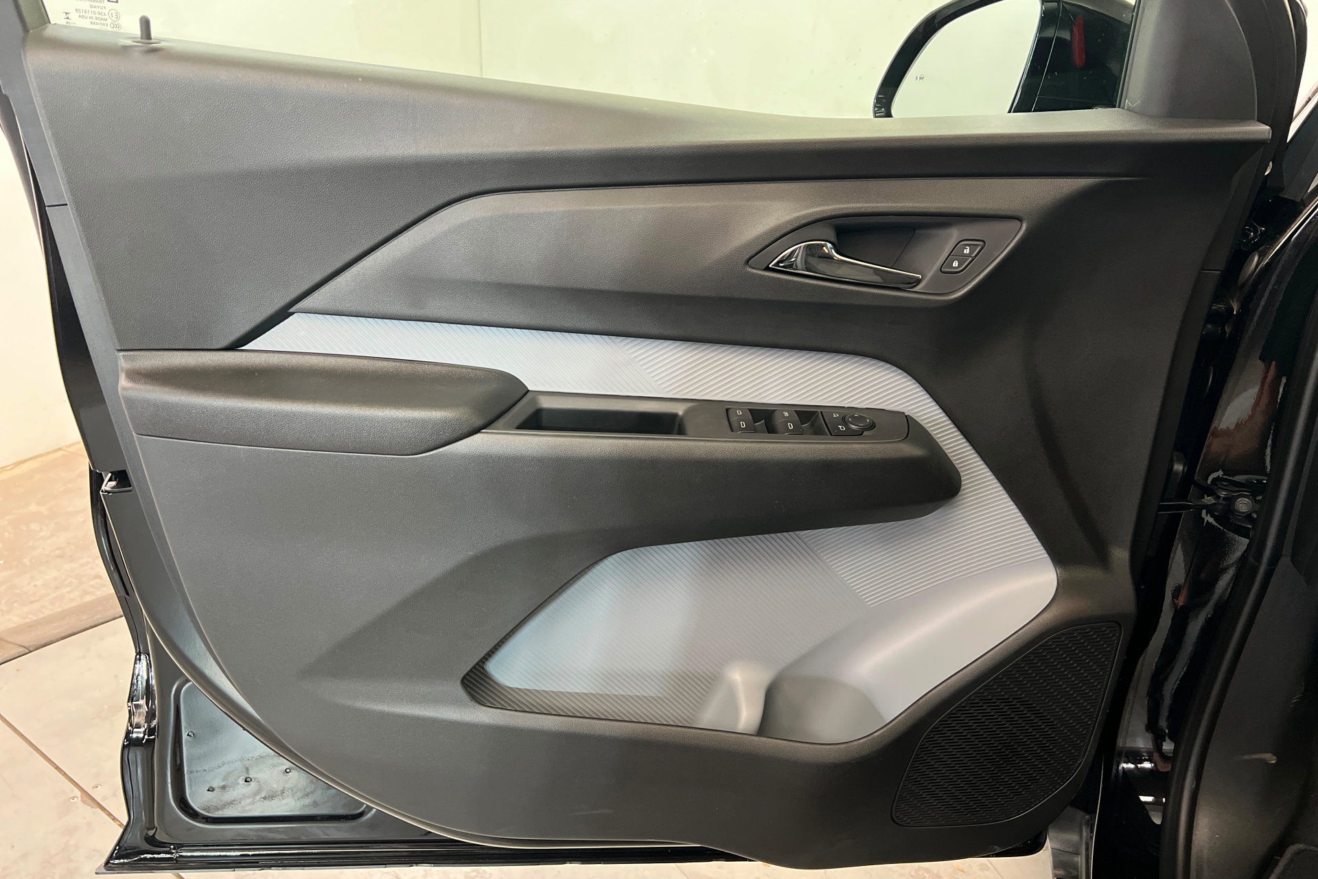 New 2027 Chevrolet Bolt LT w/ Comfort Package FWD image 15