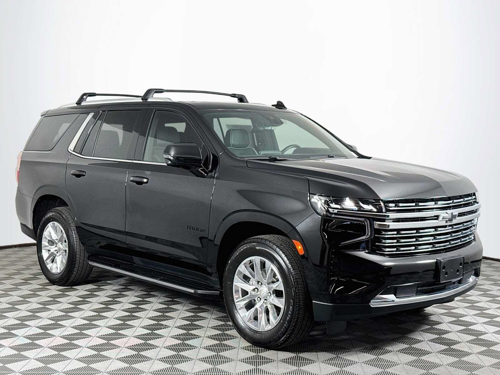Used 2023 Chevrolet Tahoe Premier w/ Premium Package AWD/4WD image 3