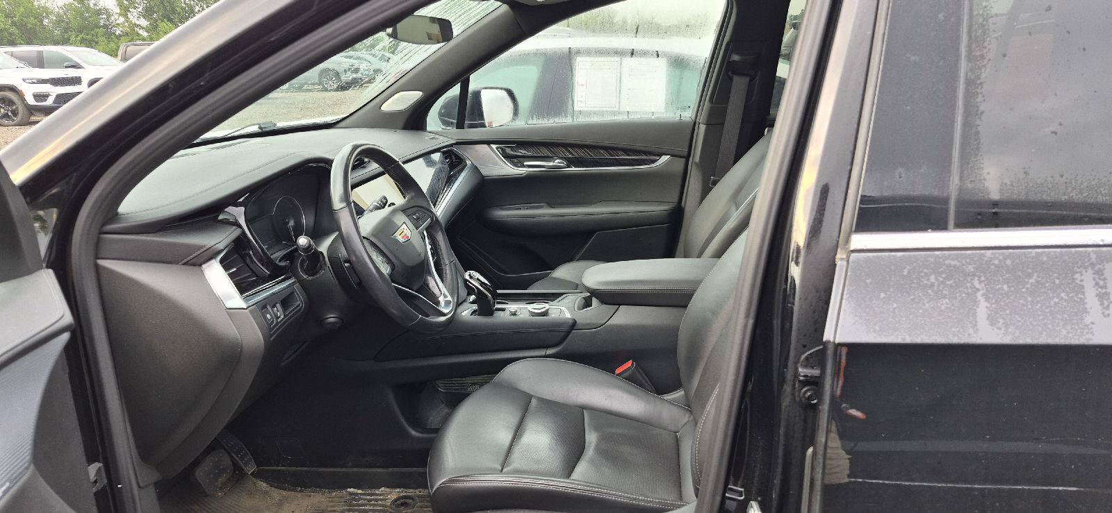 Used 2024 Cadillac XT6 Premium Luxury w/ LPO, Floor Liner Package FWD image 6