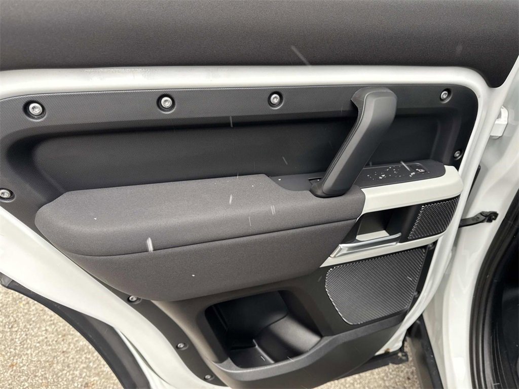 Used 2023 Land Rover Defender 110 S image 11