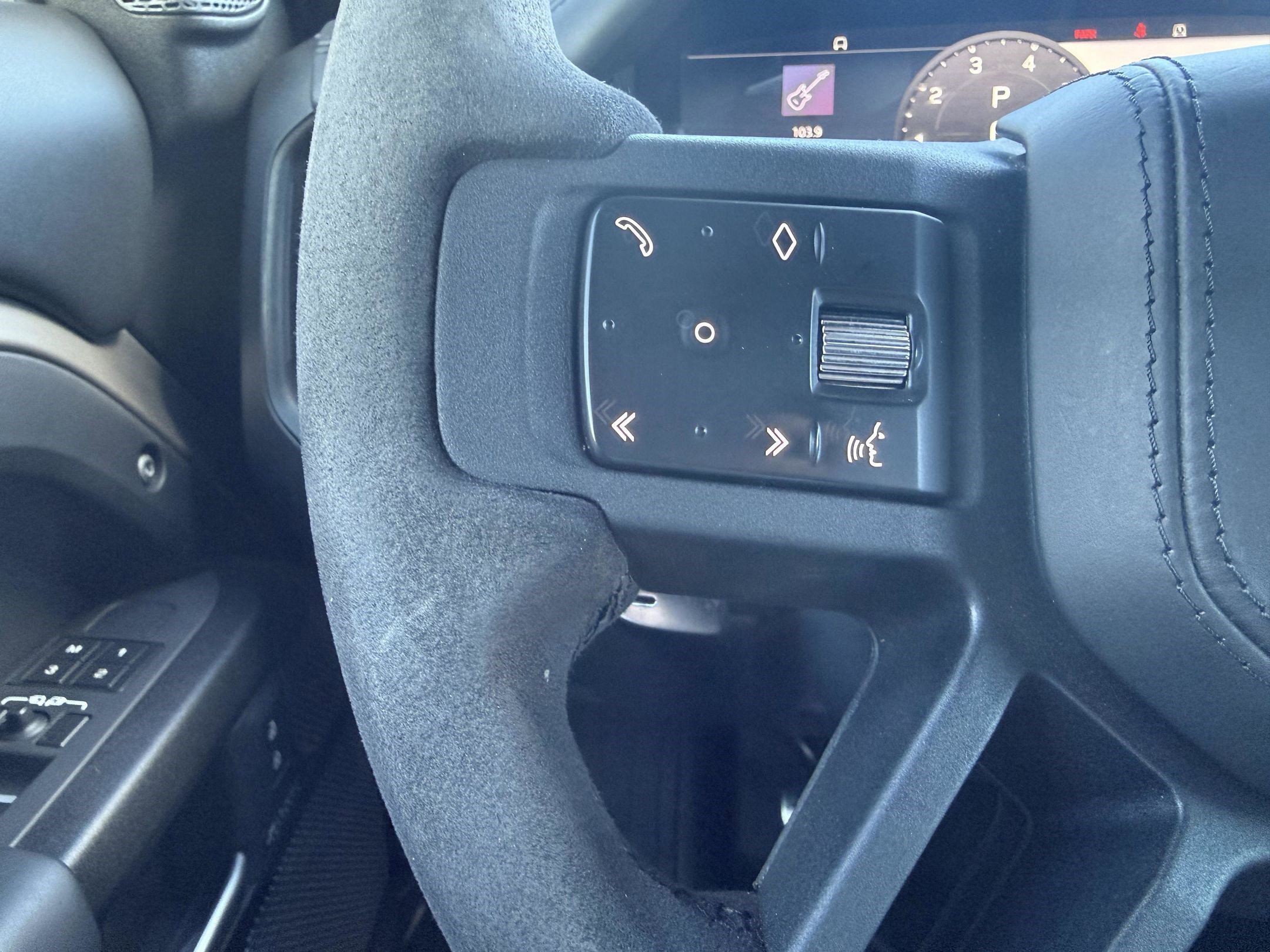 Certified 2023 Land Rover Defender 110 V8 image 17