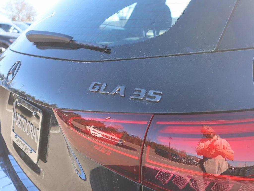 New 2026 Mercedes-Benz GLA 35 AMG 4MATIC image 8