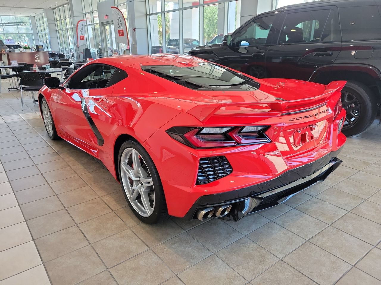 Used 2022 Chevrolet Corvette Stingray Preferred Cpe w/ Z51 Performance Package RWD image 4