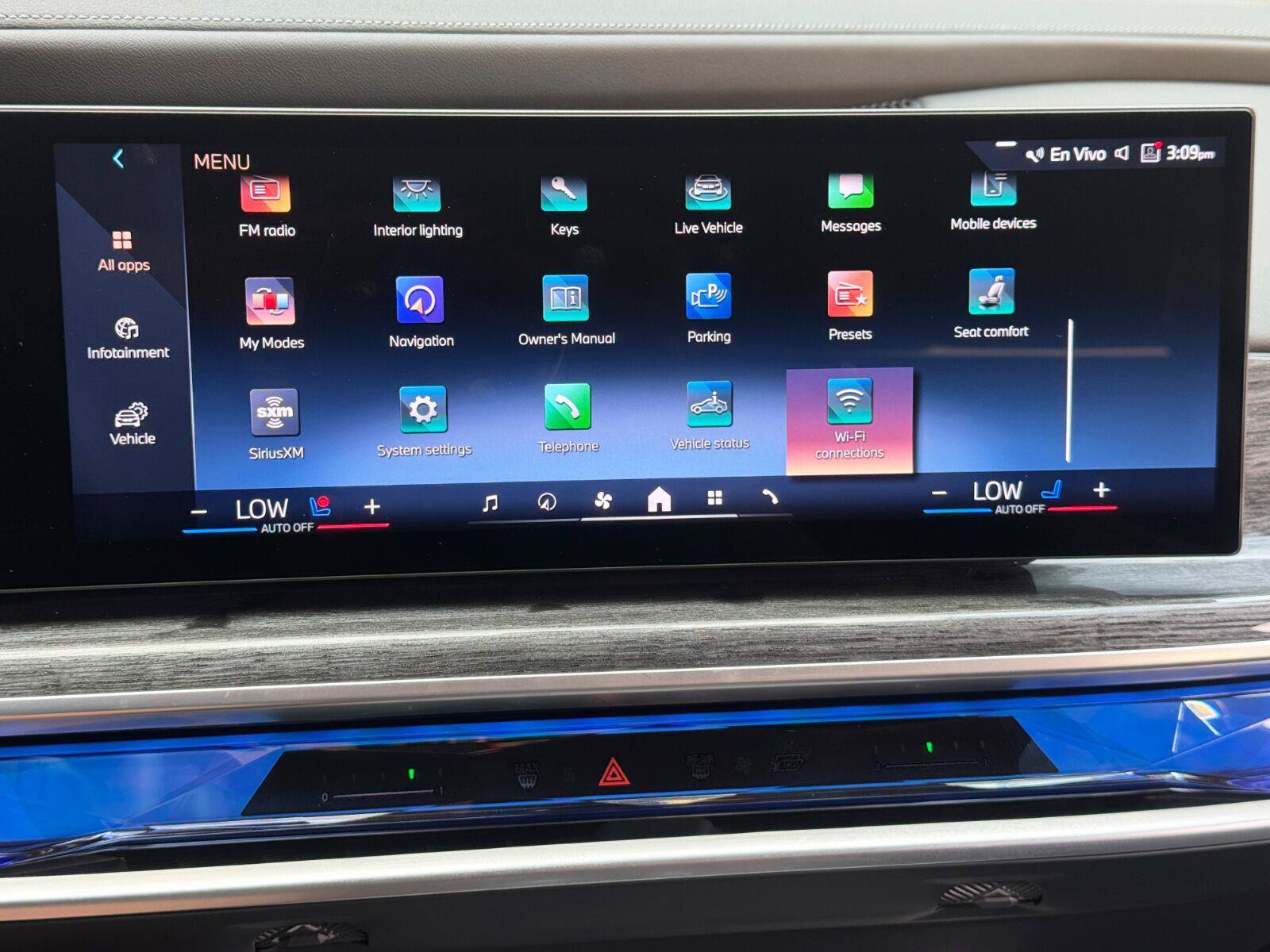 Used 2024 BMW i7 xDrive60 w/ Premium Package AWD/4WD image 27