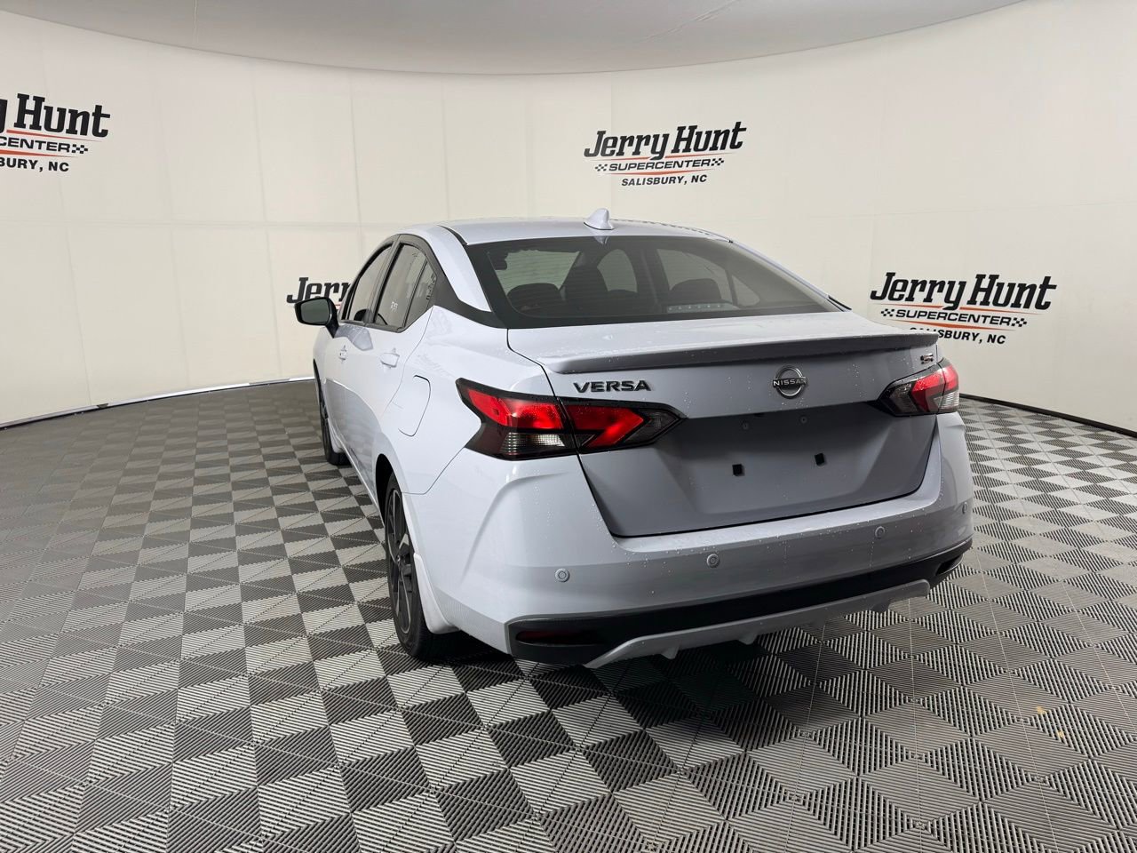 Used 2025 Nissan Versa SR w/ Trunk Package image 8