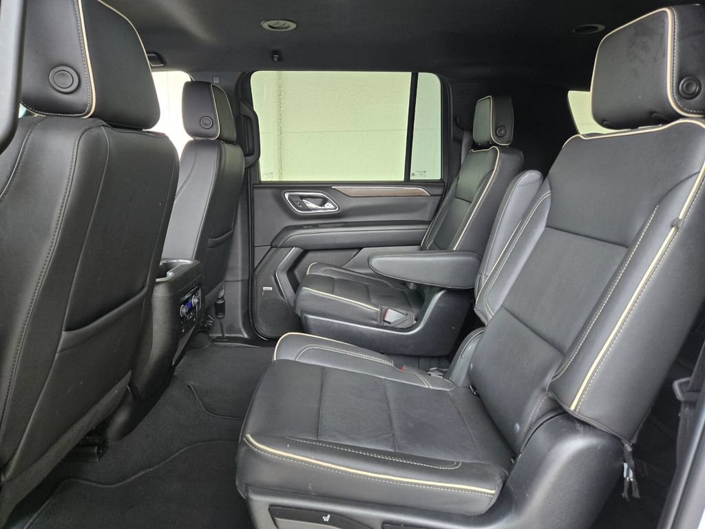 Used 2023 Chevrolet Suburban Premier AWD/4WD image 15
