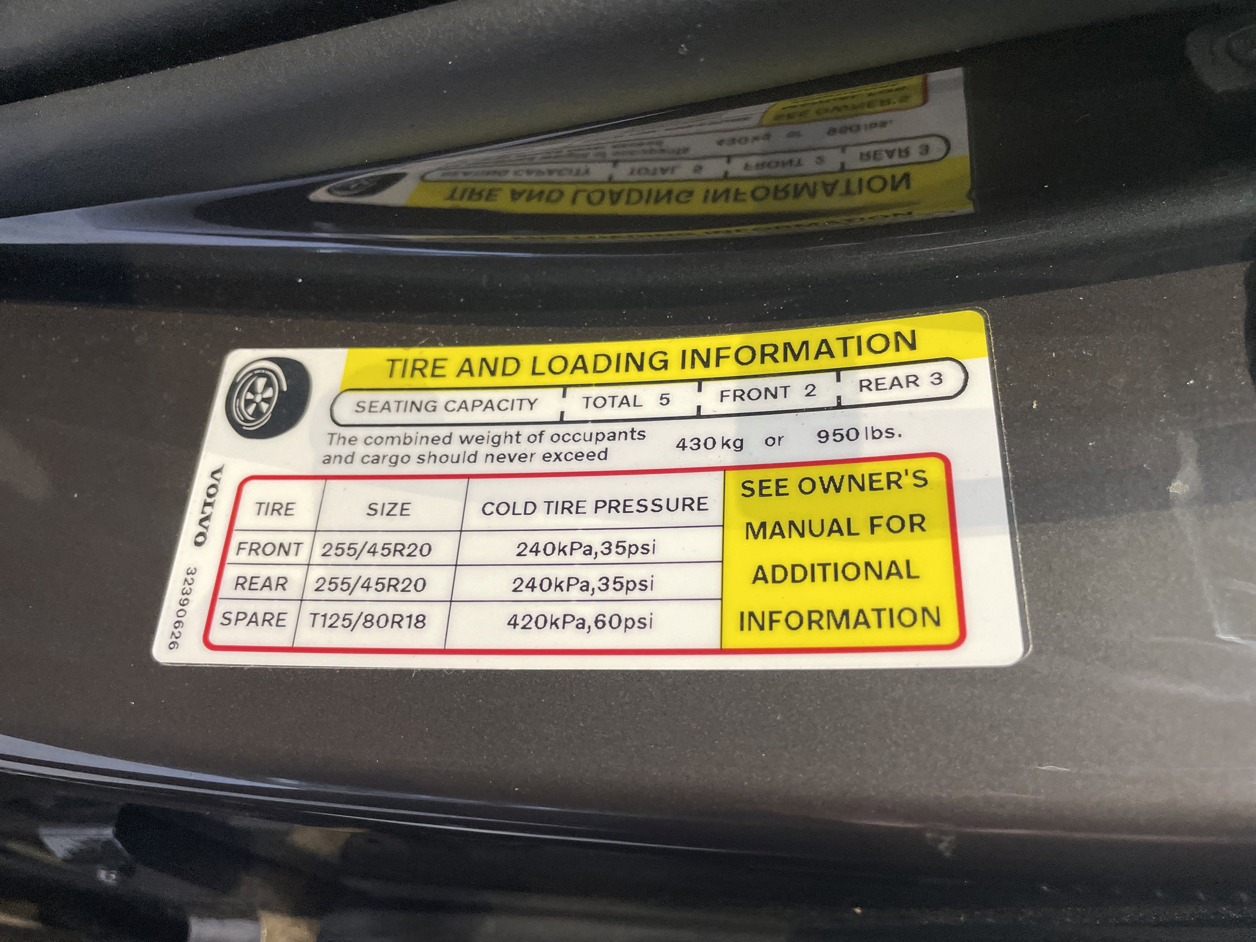 Used 2025 Volvo XC60 B5 Plus AWD/4WD image 39