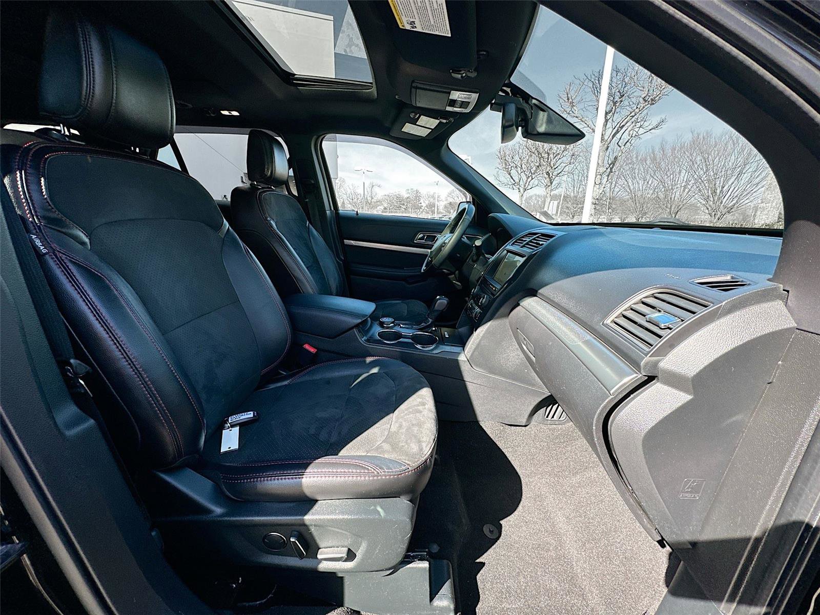 Used 2018 Ford Explorer XLT w/ Equipment Group 202A image 30