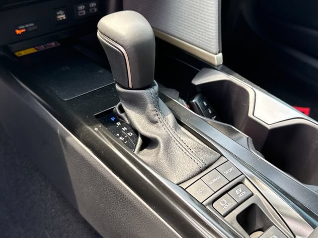 Used 2025 Toyota Camry SE w/ Convenience Package FWD image 32