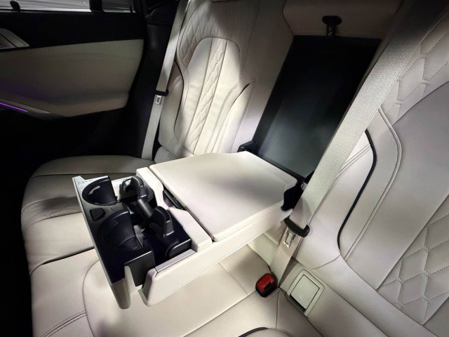 Used 2022 BMW X6 M50i w/ Executive Package image 19