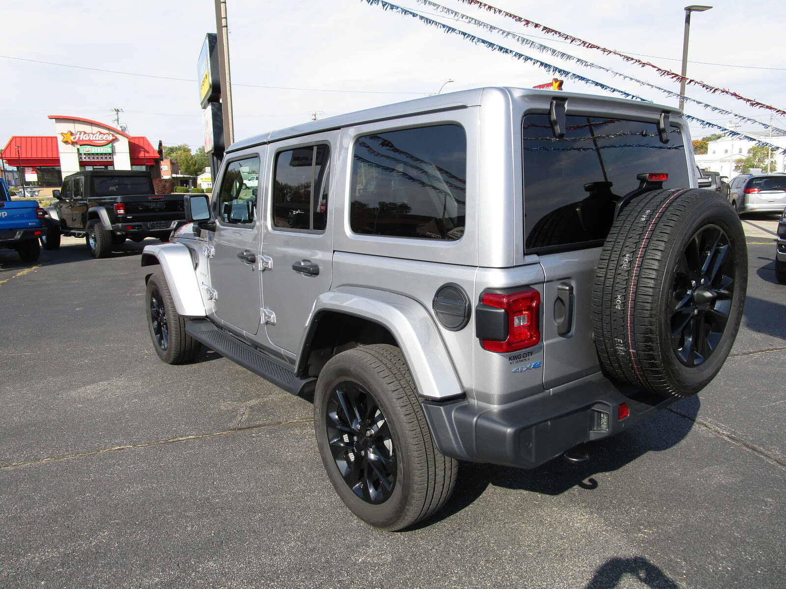 Used 2021 Jeep Wrangler Unlimited Sahara w/ Cold Weather Group image 10