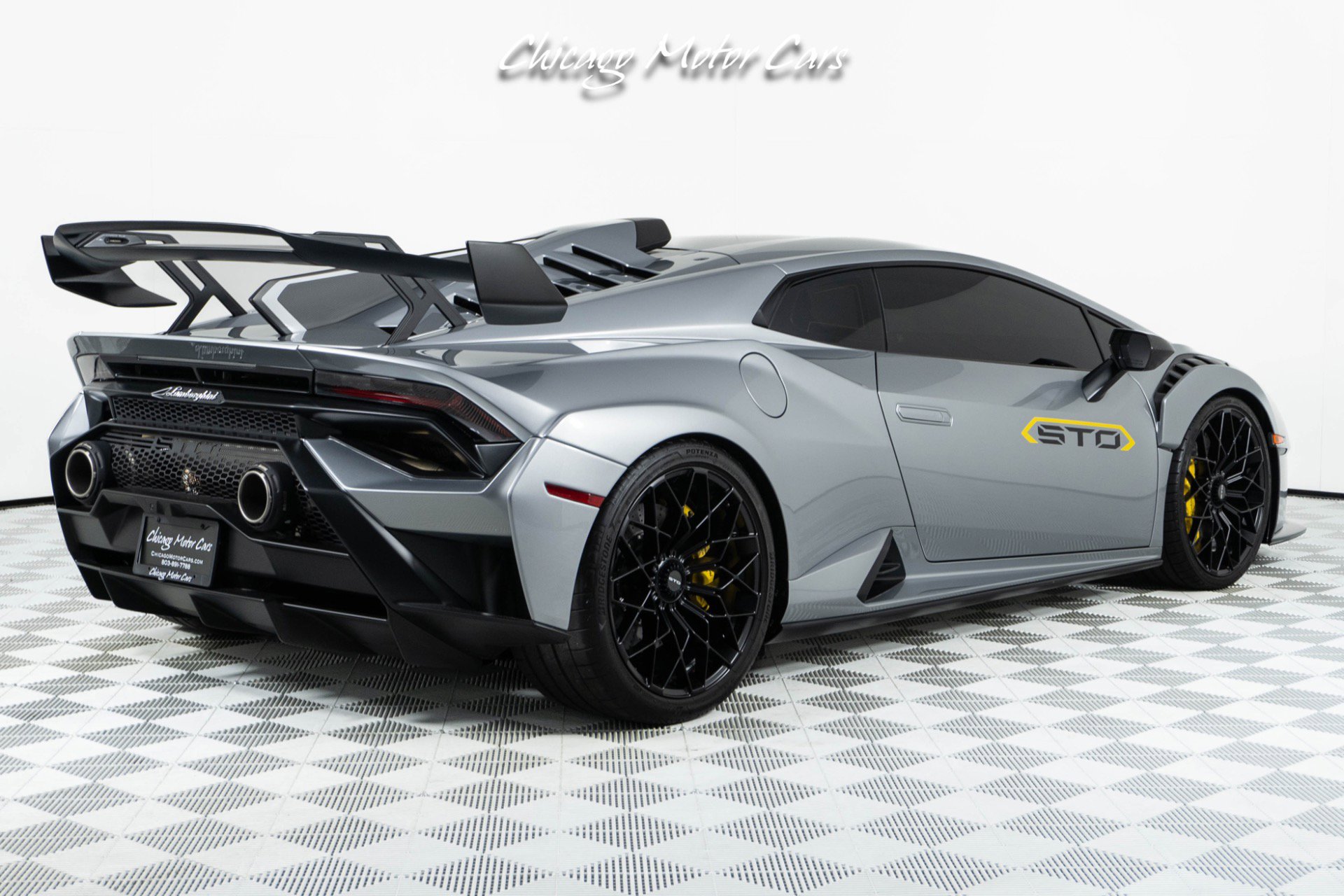 Used 2024 Lamborghini Huracan STO image 11