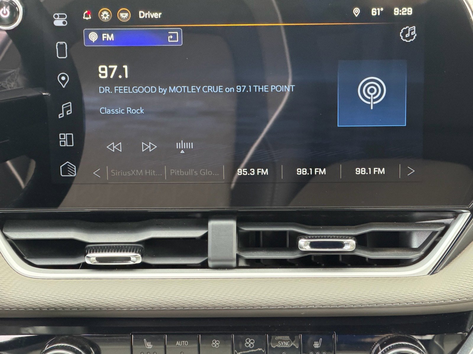 Used 2025 Chevrolet Equinox LT w/ Convenience Package II image 10