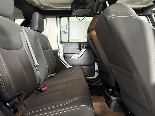Used 2015 Jeep Wrangler Unlimited Sahara w/ Connectivity Group image 18