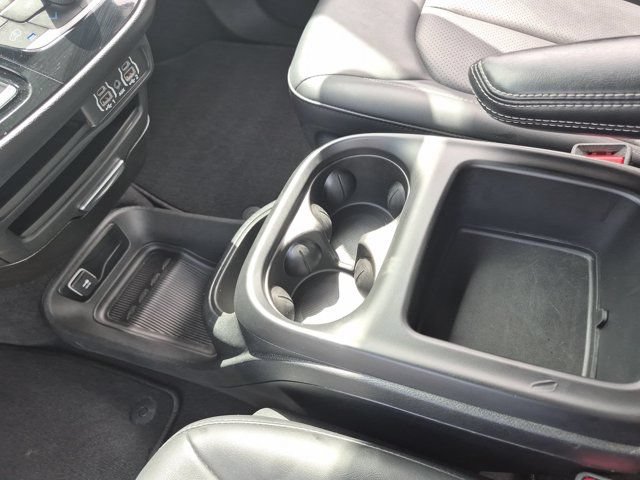 Used 2025 Chrysler Pacifica Select FWD image 23