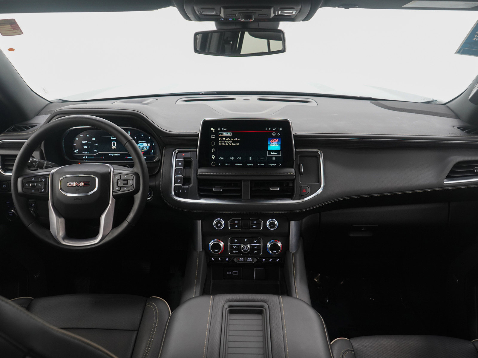 Used 2023 GMC Yukon XL SLT w/ SLT Premium Package image 14