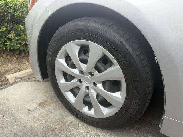 Used 2021 Toyota Corolla LE FWD image 19