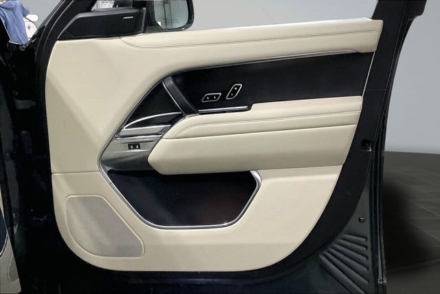 Used 2023 Land Rover Range Rover SE image 24