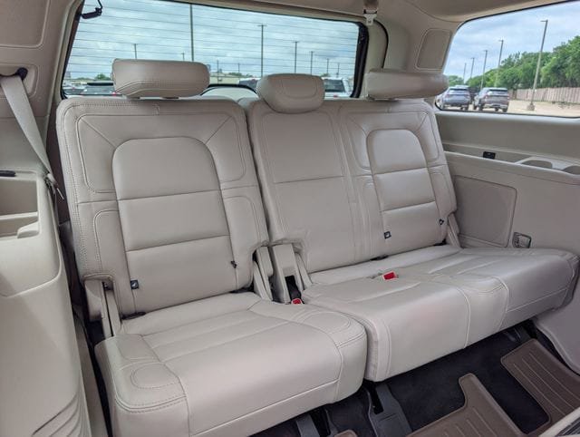 Used 2021 Lincoln Navigator Reserve w/ Luxury Package RWD image 33