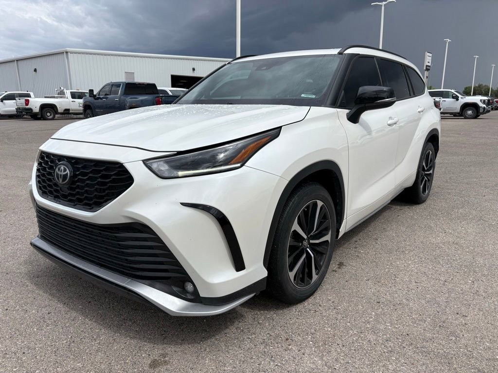 Used 2021 Toyota Highlander XSE FWD image 1