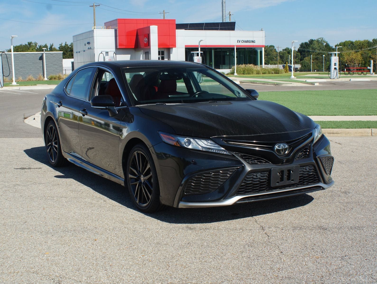 Used 2023 Toyota Camry XSE w/ Navigation Package FWD image 2