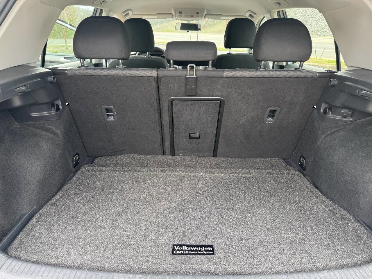Used 2017 Volkswagen Golf S image 18