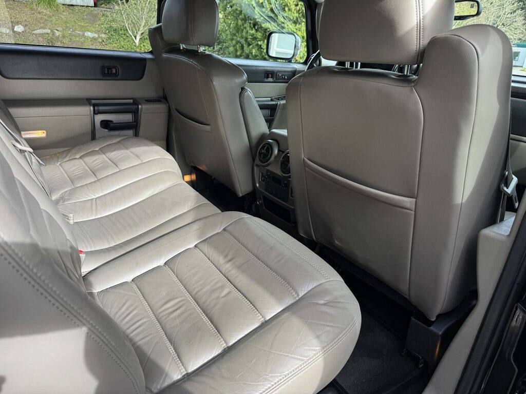 Used 2004 HUMMER H2 w/ Preferred Equipment Group image 22