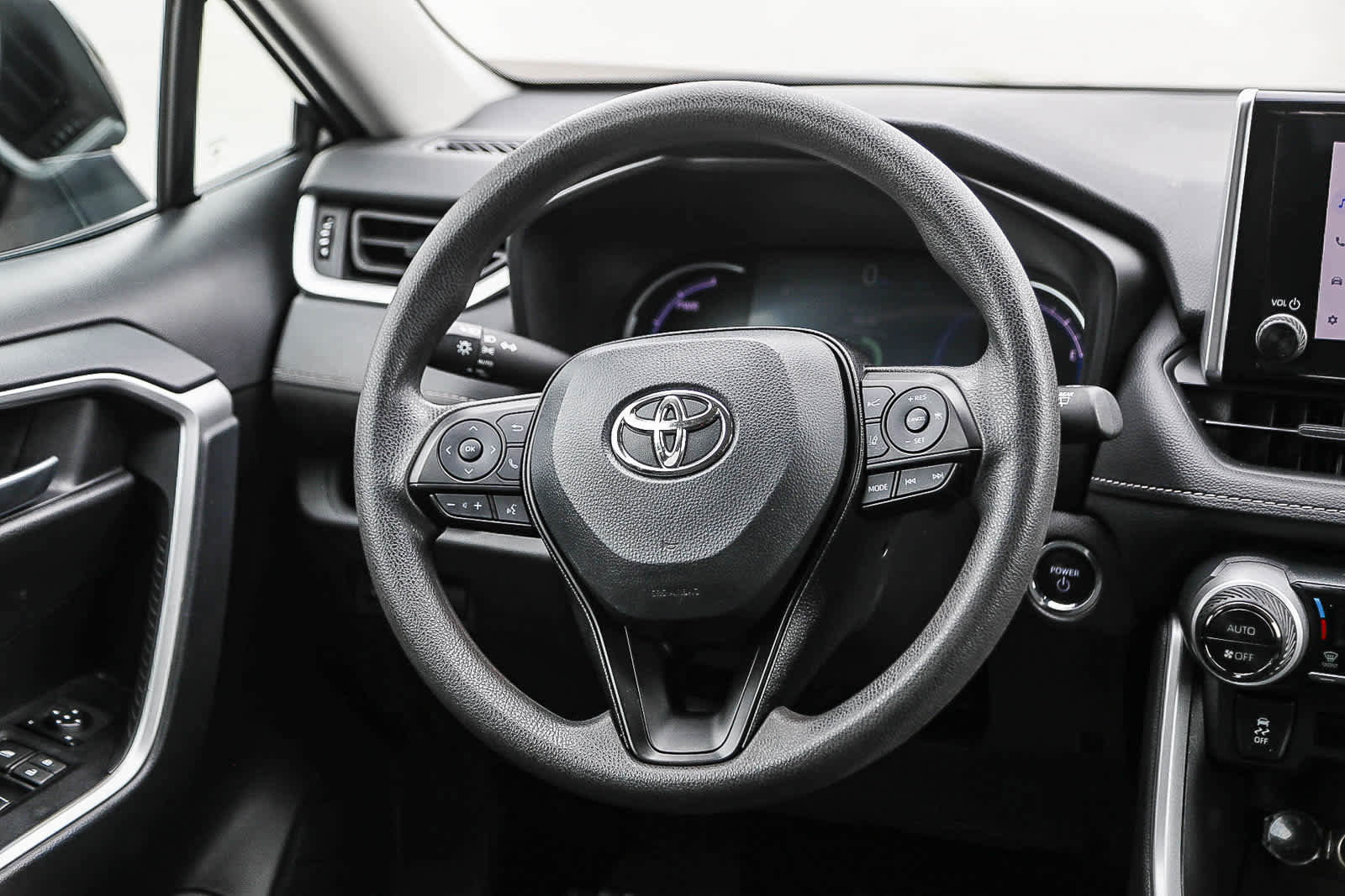 Certified 2025 Toyota RAV4 XLE AWD/4WD image 15