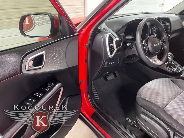 Used 2023 Kia Soul LX w/ LX Technology Package image 10