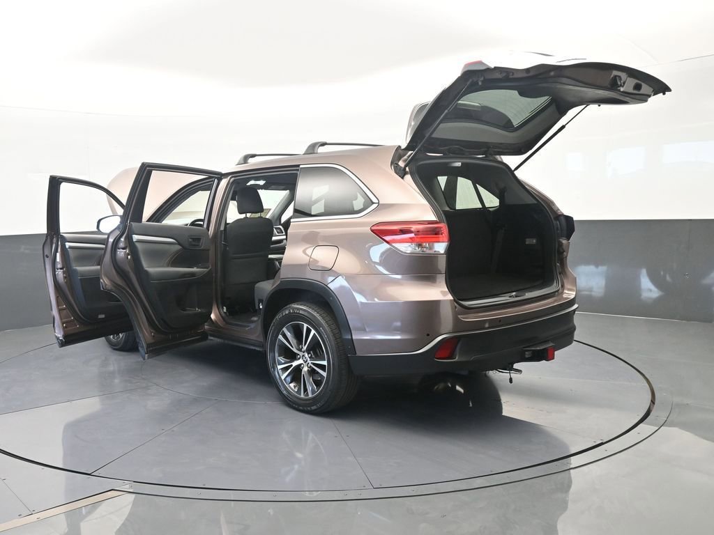 Used 2019 Toyota Highlander LE FWD image 73