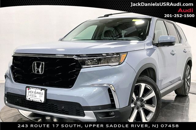 Used 2025 Honda Pilot Elite image 1