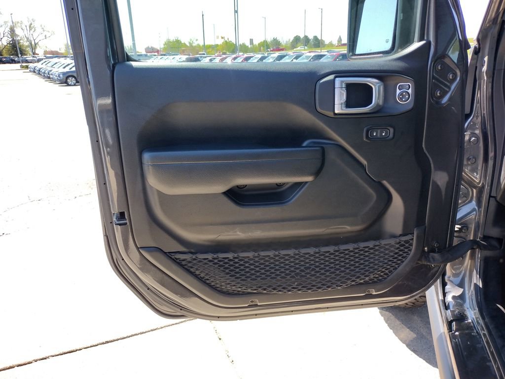 Used 2024 Jeep Wrangler Unlimited Rubicon AWD/4WD image 27
