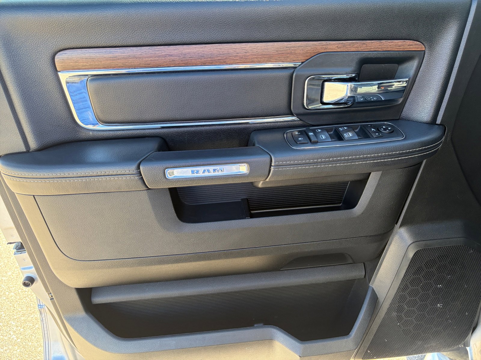 Used 2019 RAM 1500 Laramie w/ Convenience Group AWD/4WD image 13