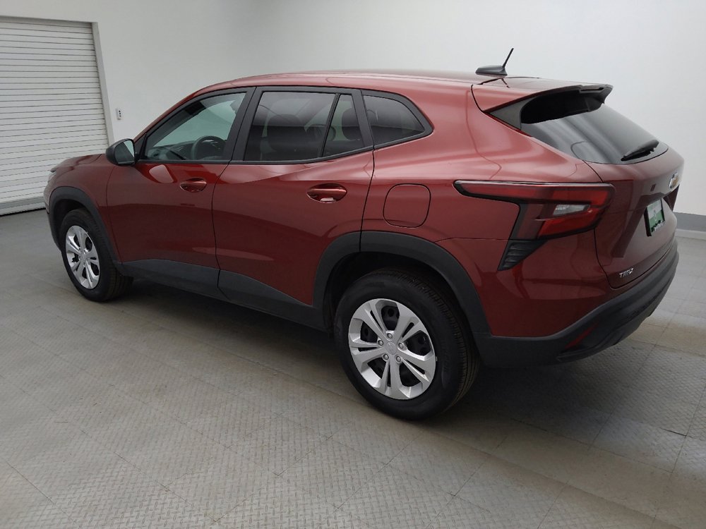 Used 2025 Chevrolet Trax LS FWD image 3