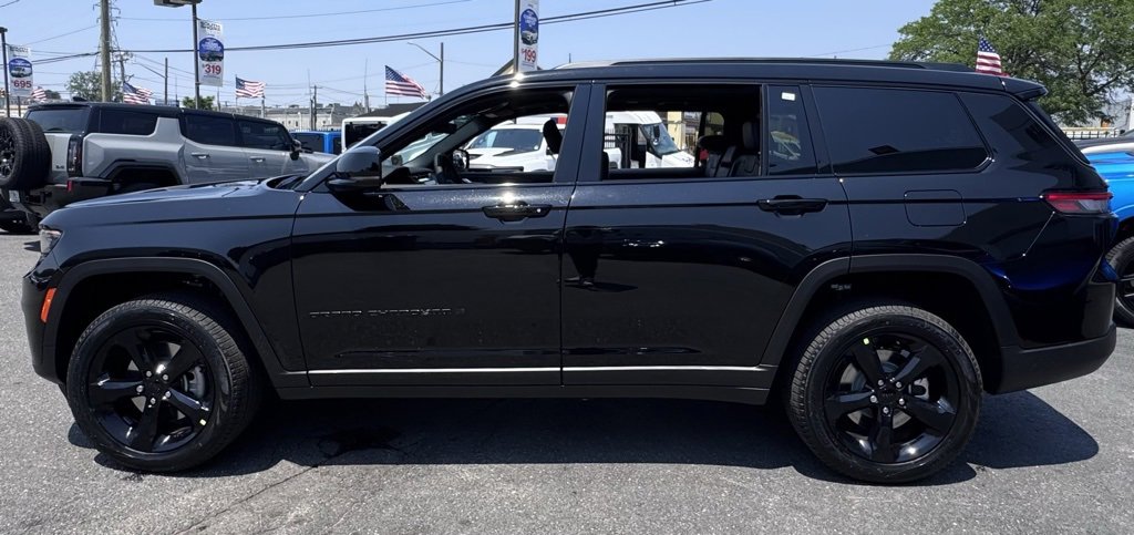 New 2025 Jeep Grand Cherokee L Limited w/ Black Appearance Package image 4