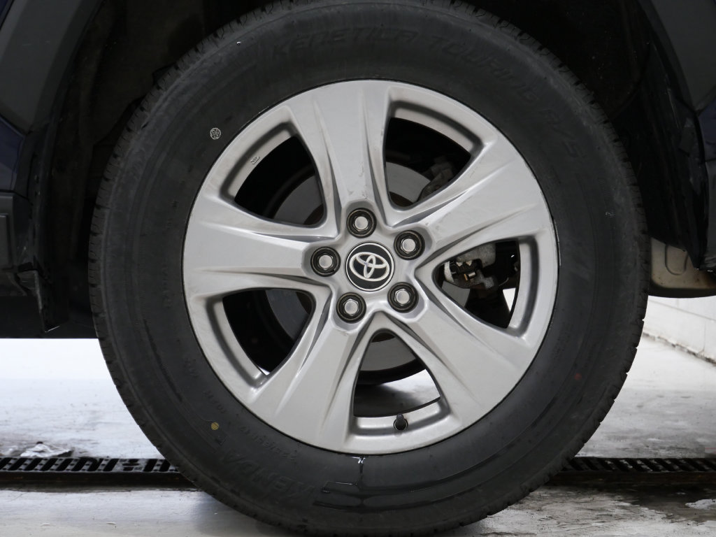 Used 2024 Toyota RAV4 XLE FWD image 9