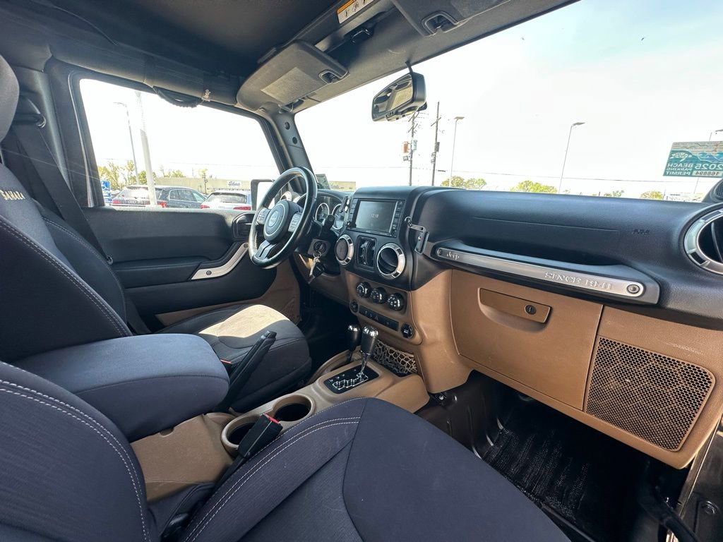 Used 2013 Jeep Wrangler Unlimited Sahara w/ Connectivity Group image 28