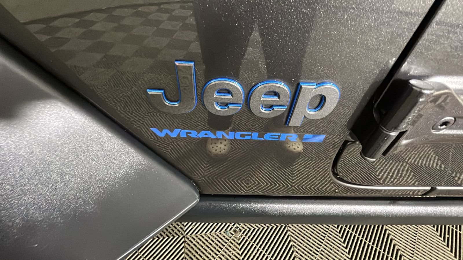 Used 2023 Jeep Wrangler Unlimited w/ Convenience Group AWD/4WD image 11