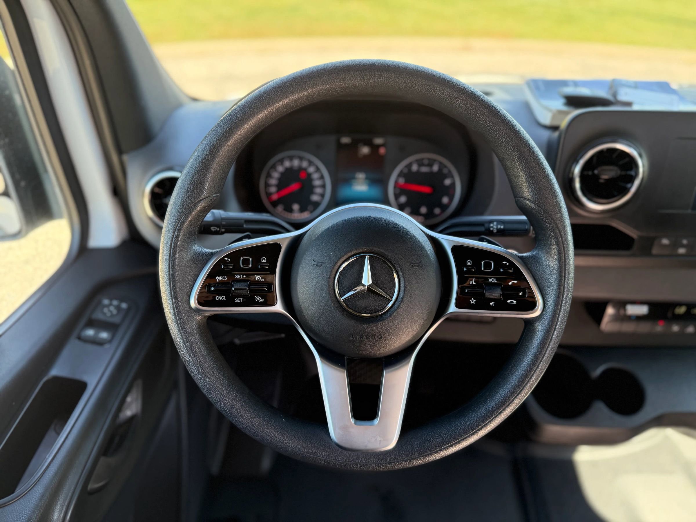 Used 2023 Mercedes-Benz Sprinter 2500 image 14