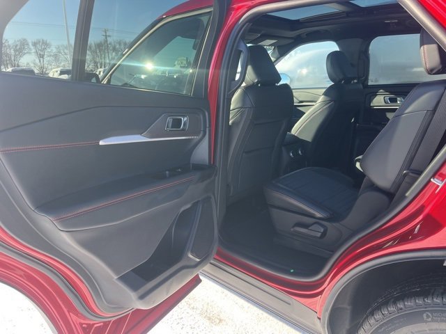 Used 2025 Ford Explorer ST-Line image 33