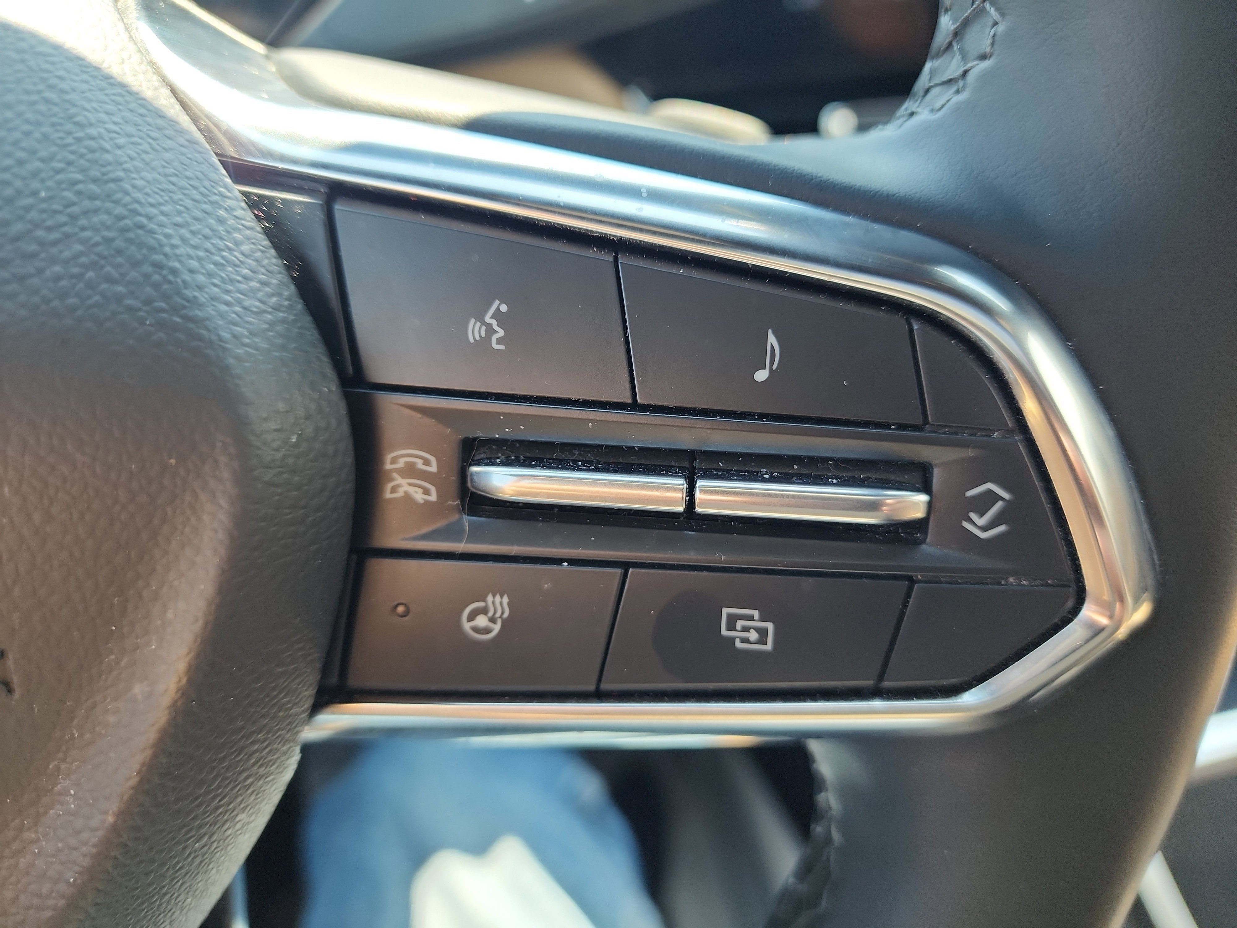 Certified 2025 Chevrolet Equinox ACTIV w/ Safety and Technology Package AWD/4WD image 21