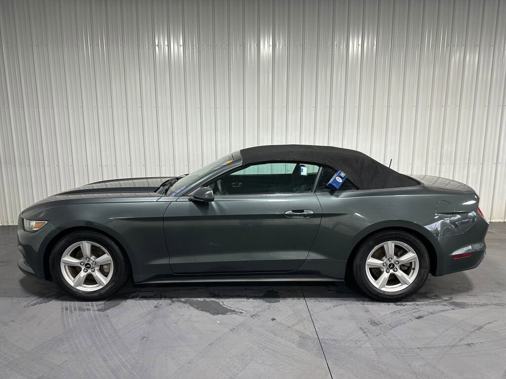 Used 2016 Ford Mustang Convertible image 4