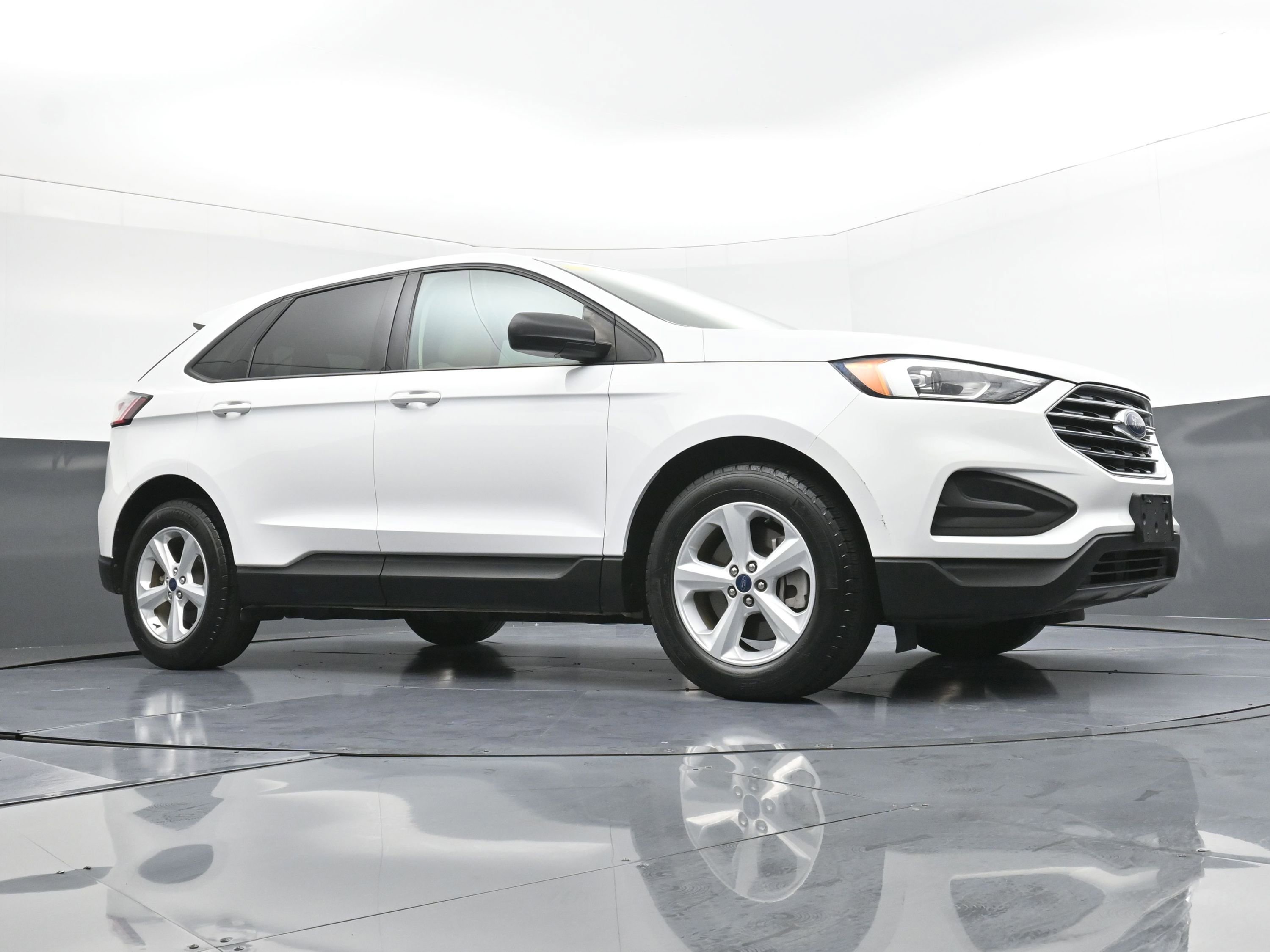 Used 2021 Ford Edge SE image 22