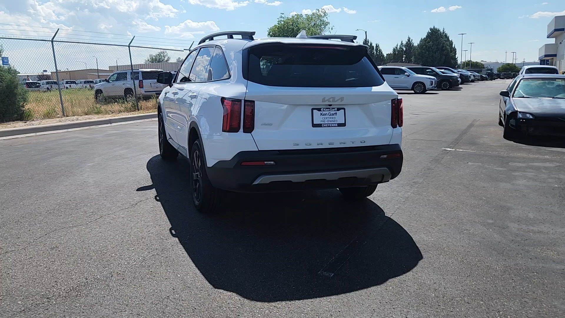 Used 2022 Kia Sorento S w/ Panoramic Sunroof Package AWD/4WD image 3