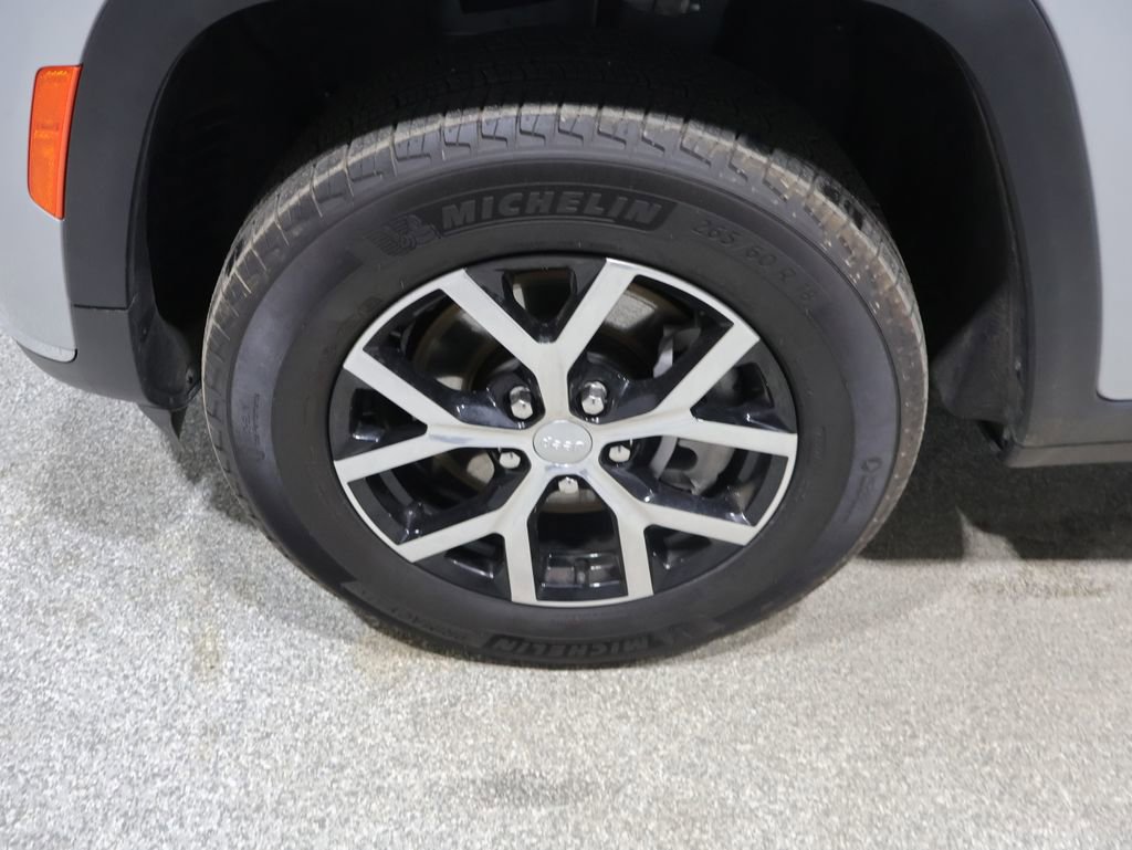 Used 2023 Jeep Grand Cherokee L Limited AWD/4WD image 10