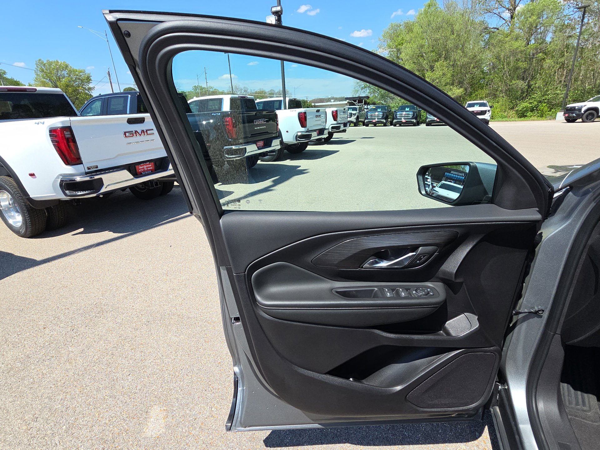 Used 2024 GMC Terrain SLE image 12