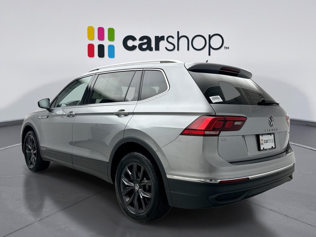 Used 2024 Volkswagen Tiguan SE AWD/4WD image 3