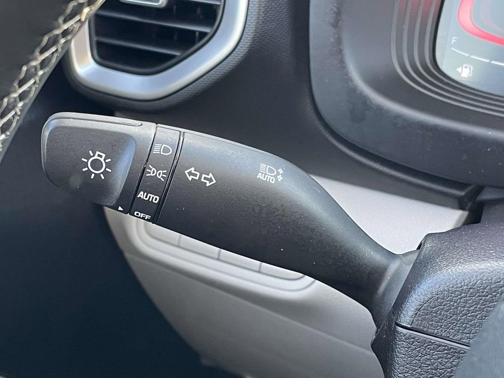 Certified 2024 Hyundai Venue SEL image 12