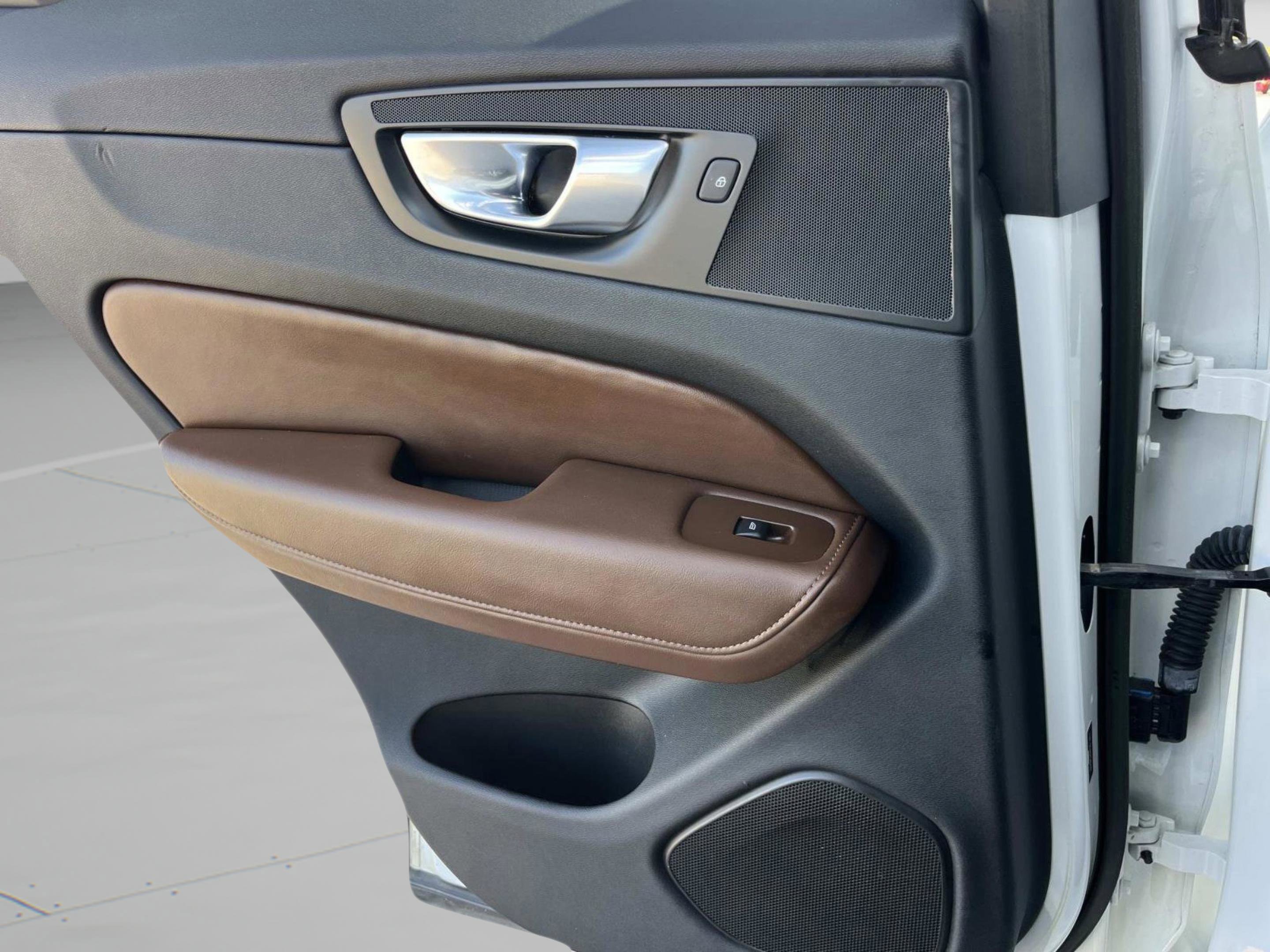 Used 2023 Volvo XC60 B5 Ultimate image 25